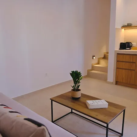 La Maltese Νάουσα